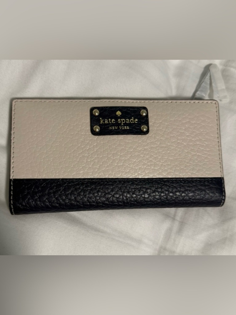 Kate Spade wallet “Stacy Bay Street” Navy and Cream pebbled Leather. NWT